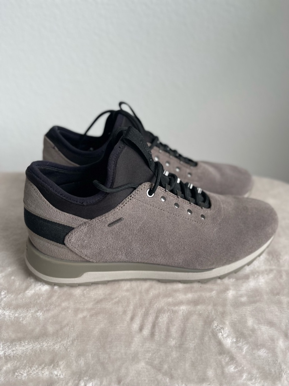 Geox Women’s Gray and Black Suede Sneakers‎
